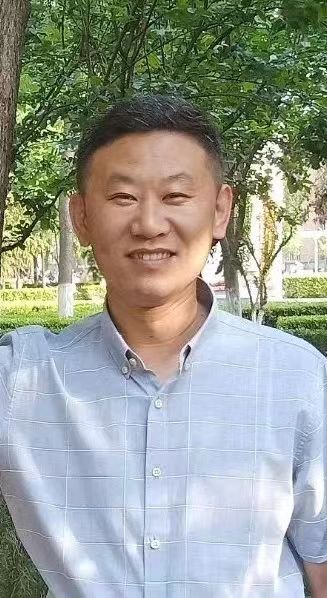 胡言峰.jpg 胡言峰.jpg