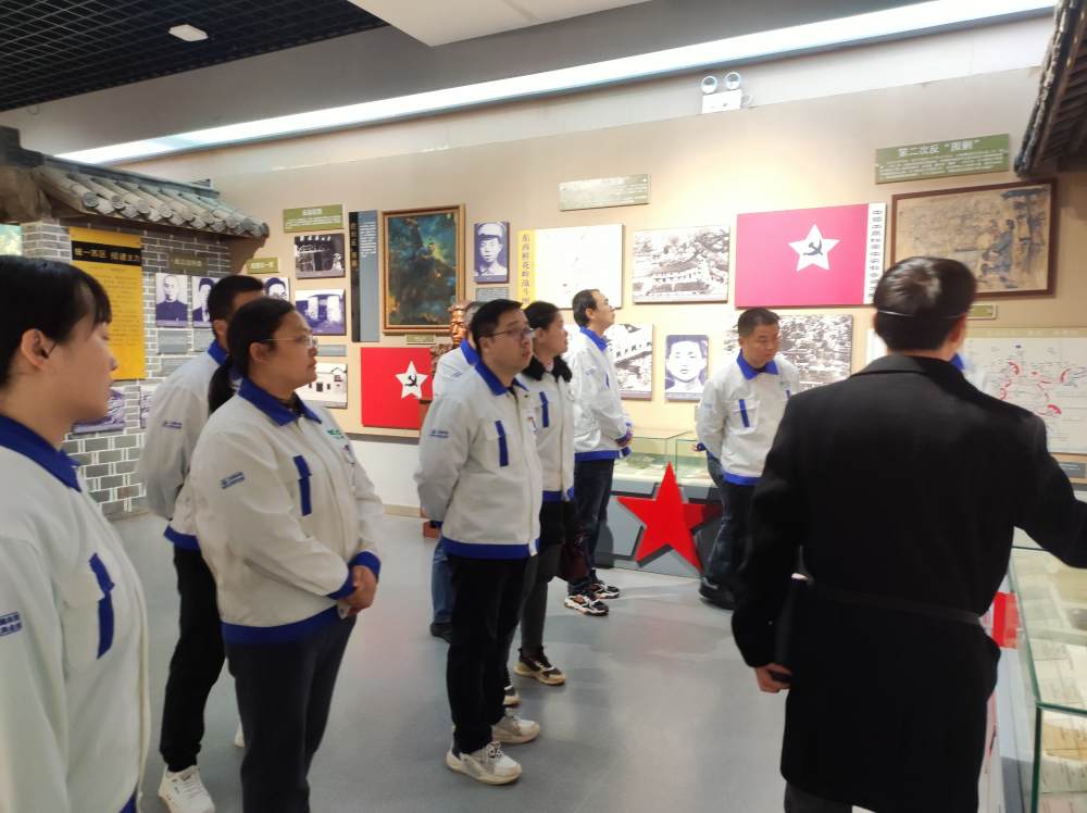 革命博物館參觀_副本.jpg 革命博物館參觀_副本.jpg