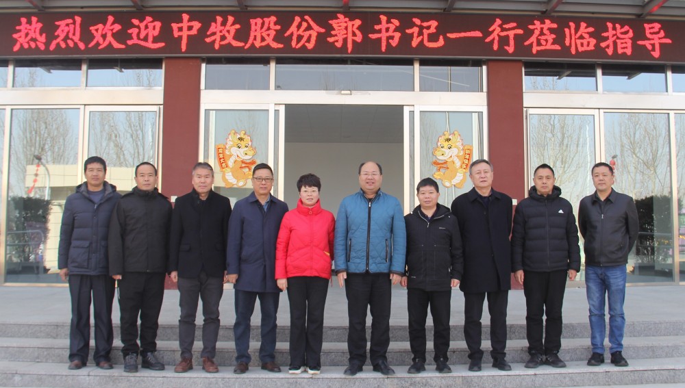 合影_副本.jpg 合影_副本.jpg