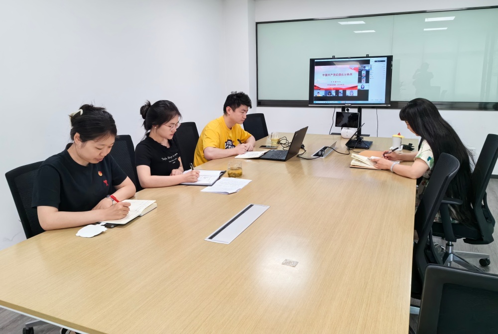 《條例》學習照_副本.jpg 《條例》學習照_副本.jpg